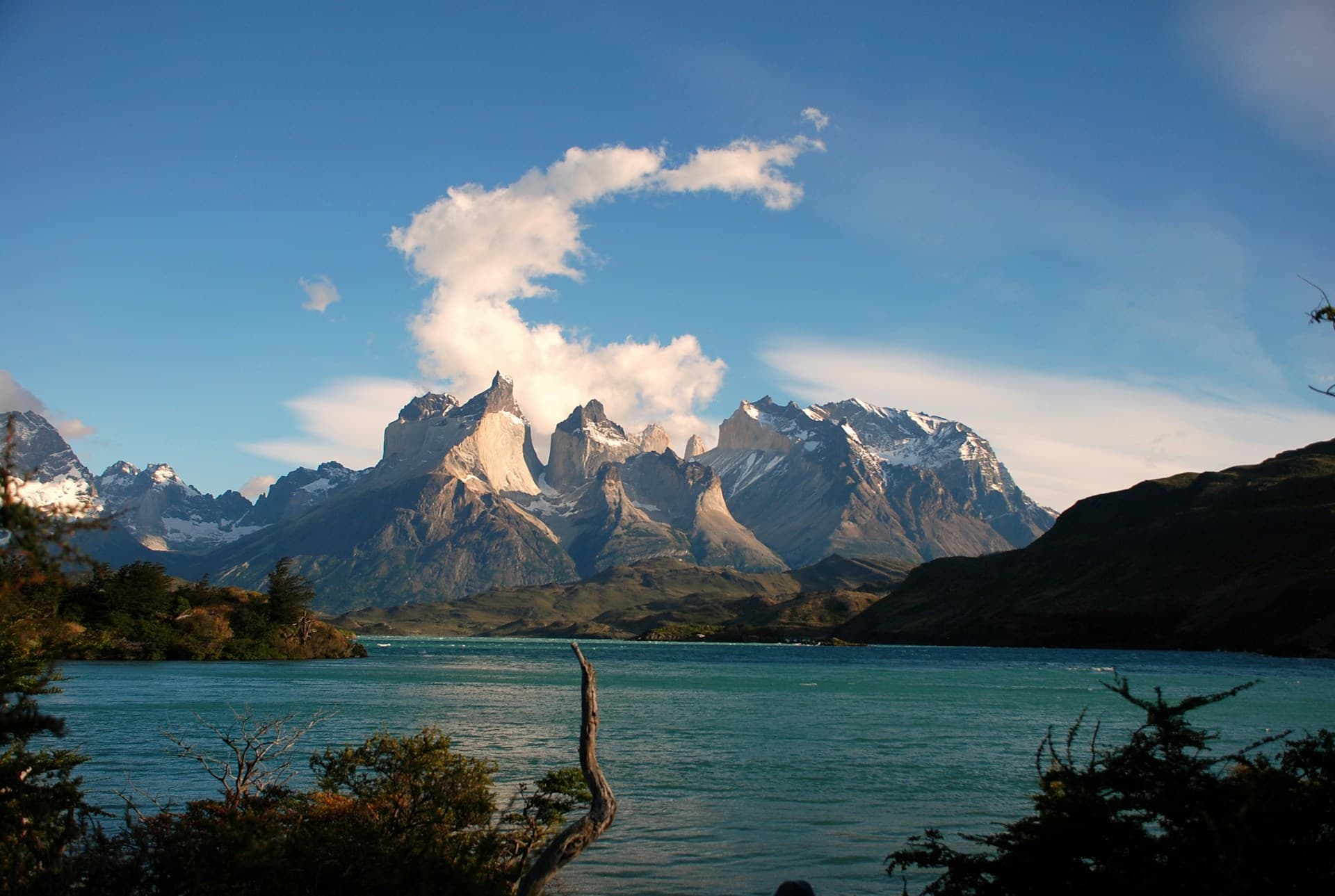 Paisaje de la Patagonia chilena entre la bruma